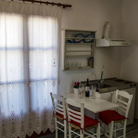 Ξενοδοχείο με διαμερίσματα Ioanna 3*